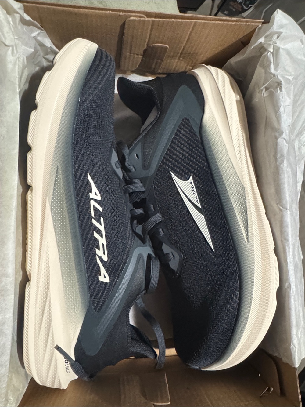 Altra Men's Black & Cream Road Running Shoes